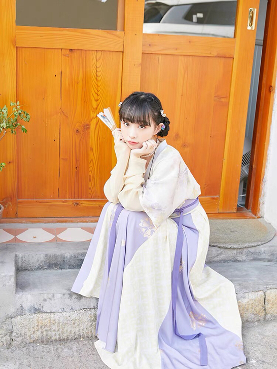 【十三余 小豆蔻儿】[洛神花事] 唐背子圆...