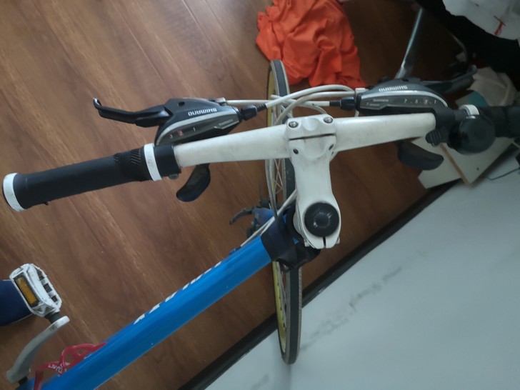 老弟的变速自行车，上高中时骑行，现已闲置，...