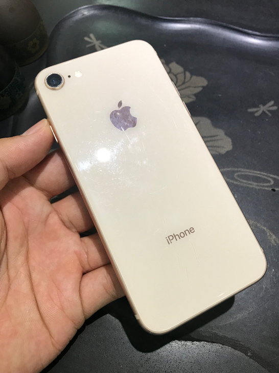 苹果8国行的 内存是64G 外观正常使用痕...