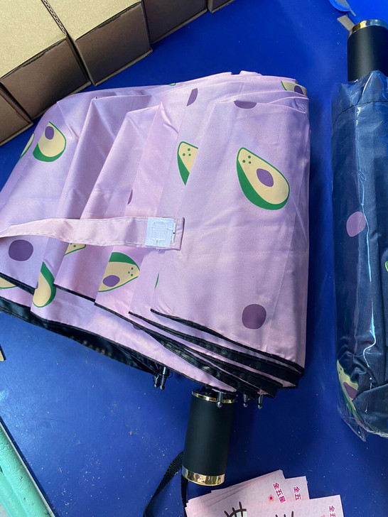 高档手动黑胶晴雨伞。三个颜色。出口订单，多...