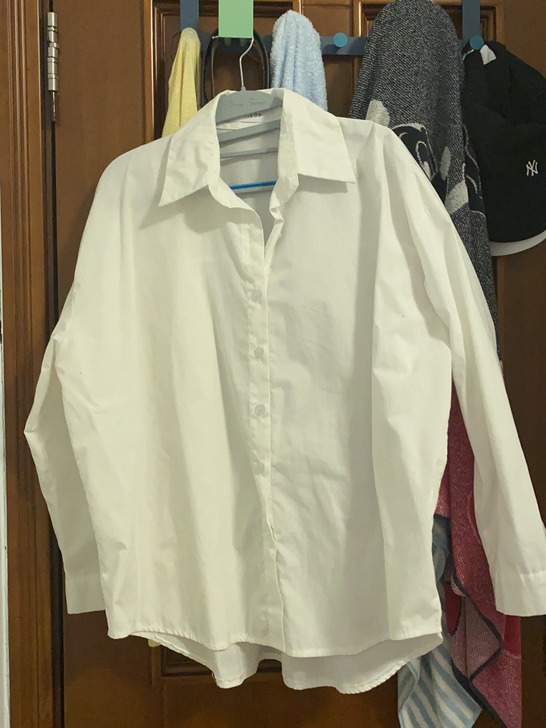白色衬衫