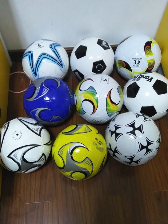 捡漏足球 运动文体实体店不干了，足球亏本处...