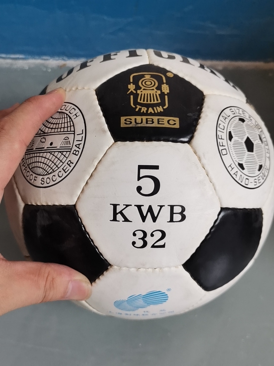 火车头kwb 32五号手缝足球，重现紧密，...