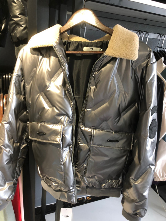 羽绒服 男款 就一件 一个尺码 全新 经营...