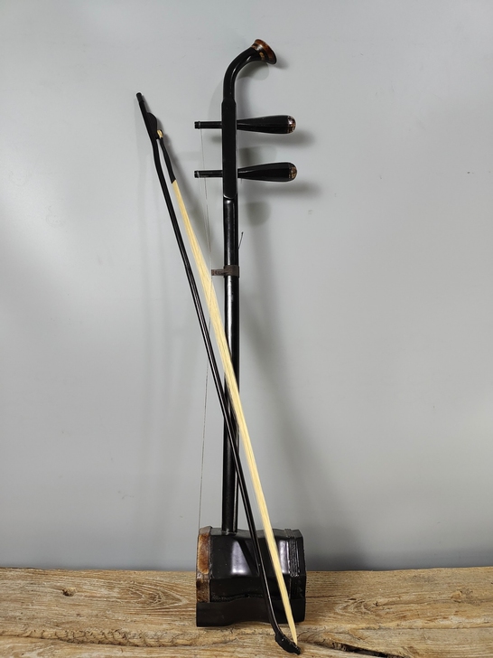 珍藏老黑檀木老二胡一把  由琴筒、琴杆、琴...