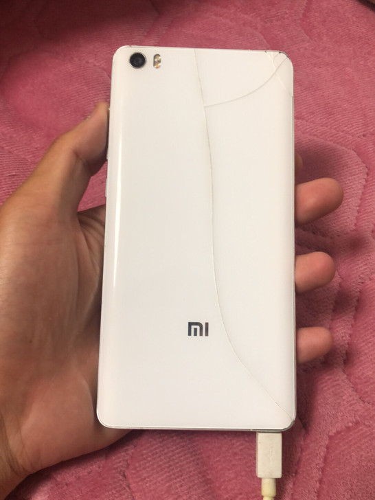 小米note。陶瓷白后盖碎了。有账号   ...