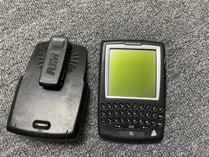 RIM黑莓手机5820初代能通话的balc...