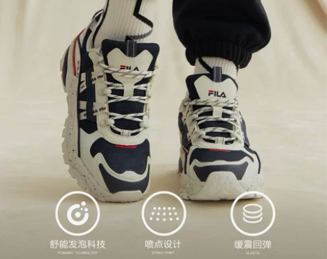 FILA 斐乐TREK满天星老爹鞋女鞋跑鞋...