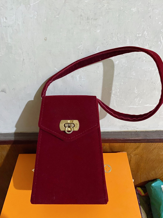 宫廷风红丝绒手提包