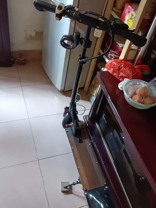阿尔郎滑板电动车，48v，充满电能跑20多...
