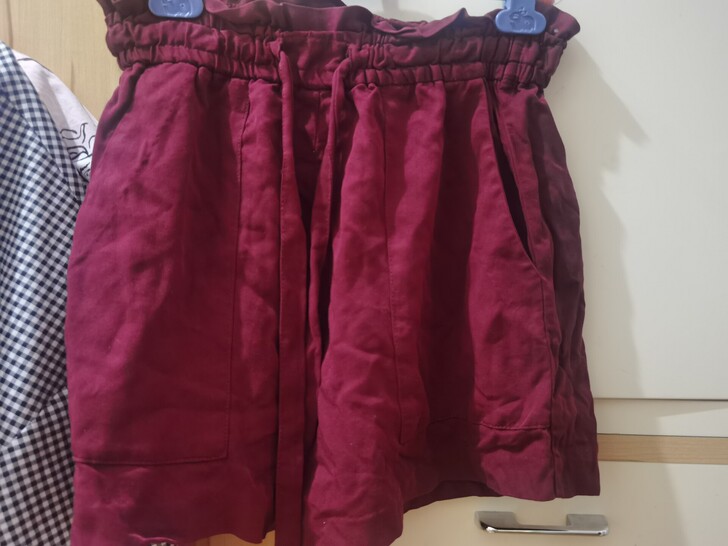 HM短裤，料子很舒服，就穿了一次， 胖了，...