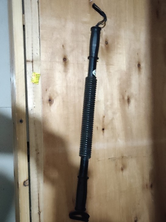 几乎全新臂力器，握力器，10元转让 ，急着...