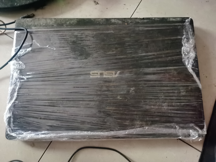 华硕笔记本做生意弄的油太多了，低价出了，