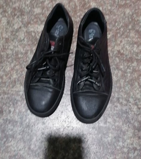 骆驼男士正品皮鞋，很好看，皮质好，穿着舒服...