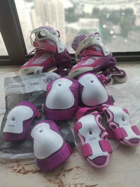 迪卡侬品牌轮滑鞋全套 孩子就玩过一次 全套...