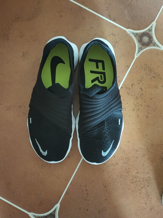 NIKE FREE RN FLYKNIT3...