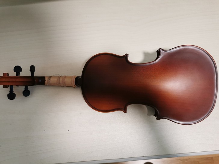 八分之一小提琴，除了后面的琴腮掉了，其他都...