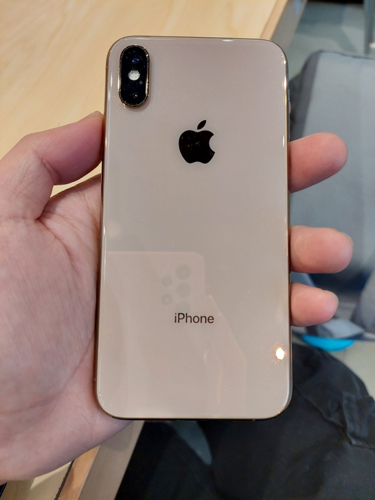 出iPhone Xs 国行 95新 64G...