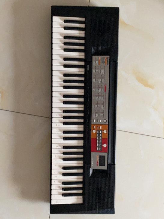 雅马哈电子琴 型号PSR-F50 没有琴架...