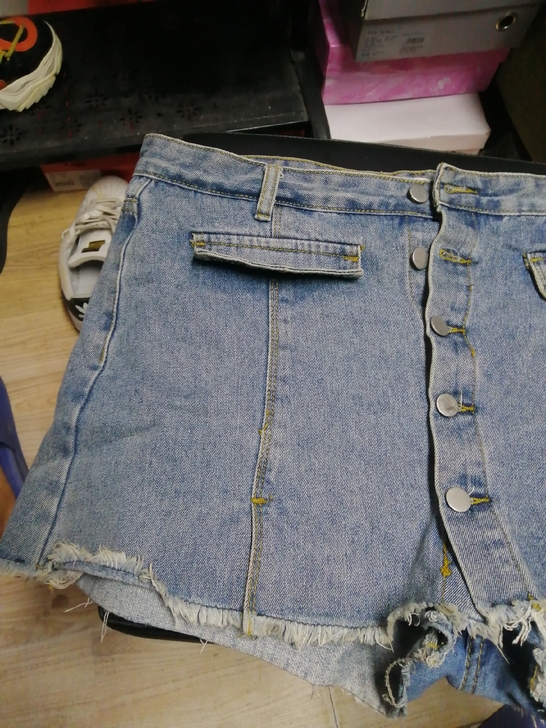 大码牛仔短裤裙 因为搬家，所以清了好多衣服...