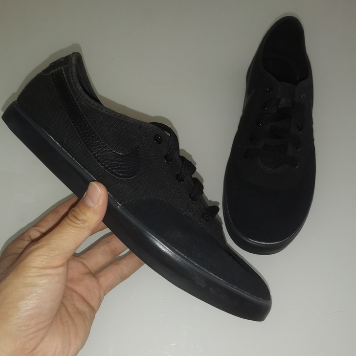 NIKE男子休闲布鞋，尺码40，可能会偏小...