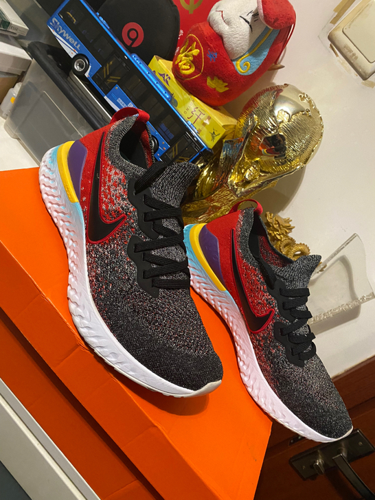 正品耐克epic react 跑鞋彩虹配色...