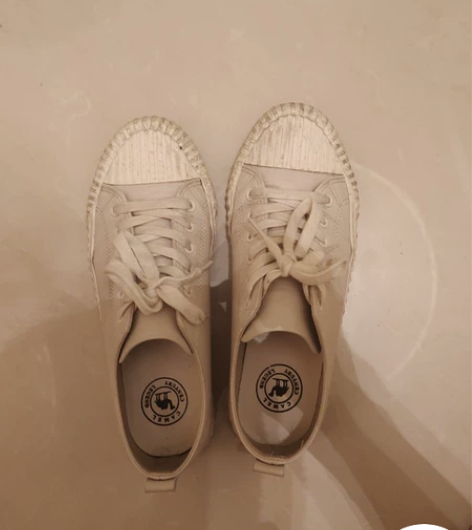 骆驼小白鞋 41码 白菜价出 感兴趣的话点...