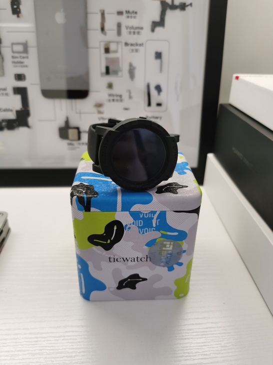 ticwatch e，带过一段时间，然后一...