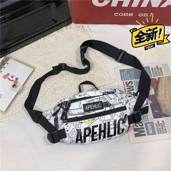 新款潮牌斜挎包运动男包日系街头小背包男士胸...