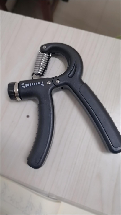 握力器5-60kg可调节，双只