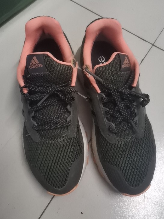 Adidas 跑步鞋 女235（37码）减...