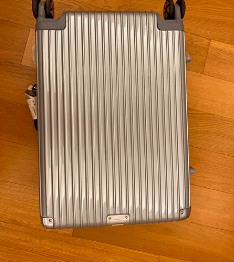 20寸拉杆箱，外包装膜之前都没撕，所以几乎...