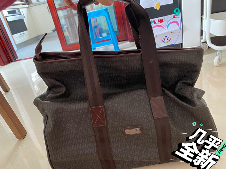 花花公子旅行箱，用了2次，几乎全新，20寸...