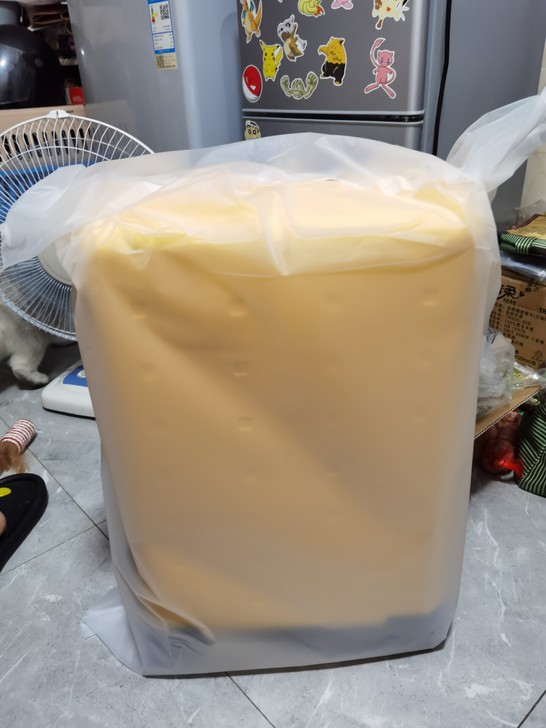 小米20寸行李箱全新,赠品出售,原价292...