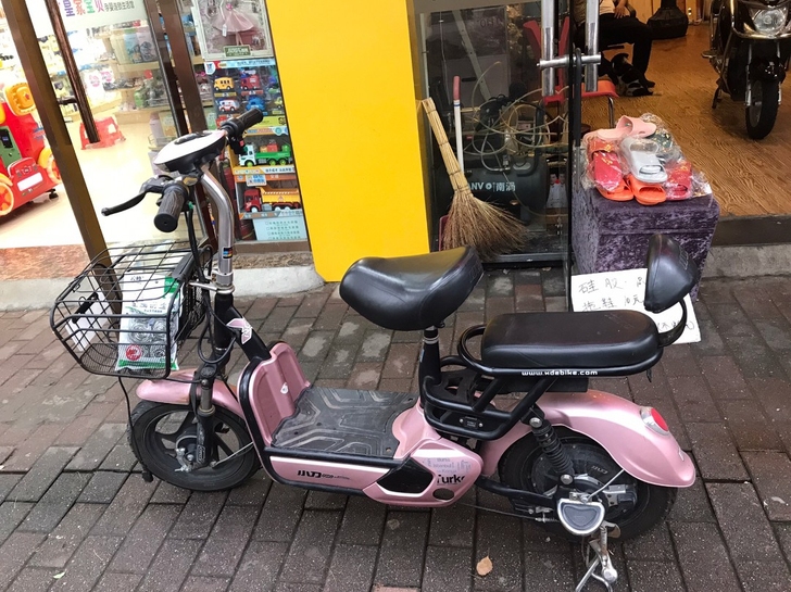 小刀电动车带牌照，使用一年，已挂牌