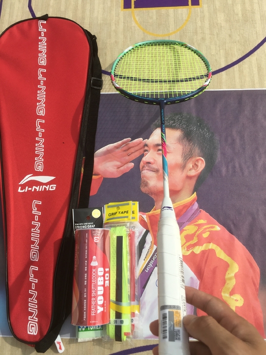 个人亏本特价转让一支李宁羽毛球拍风动700...