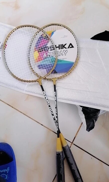 （全新闲置）羽毛球拍，带球包，搬家整理出来...