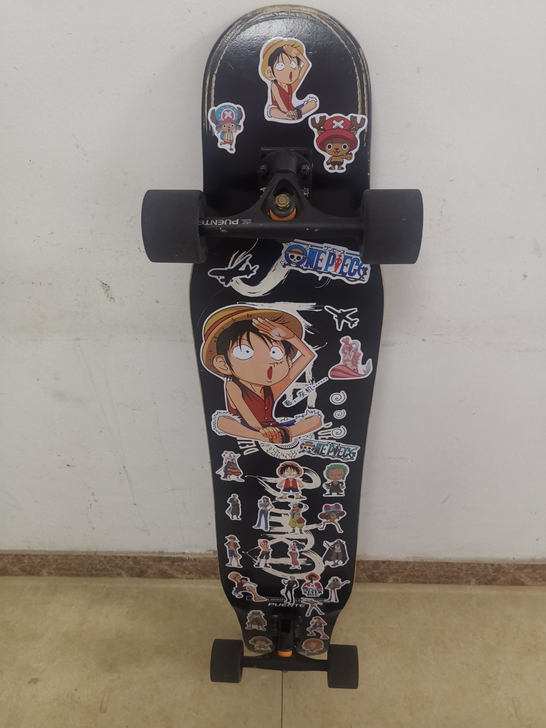 魅扣滑板，街霸长板，买来玩了几次，有点磕碰...