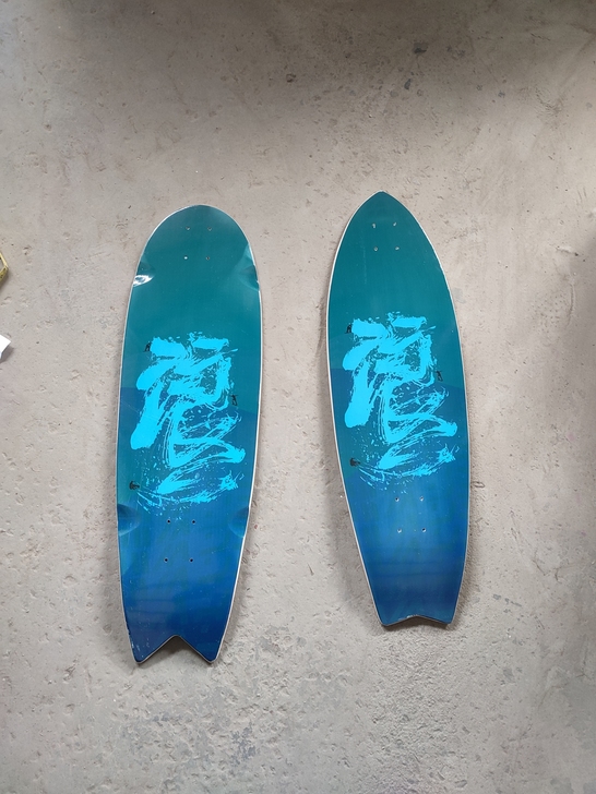 陆地冲浪滑板板面，全新未拆封，7层加枫材质...