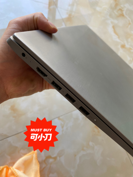 联想笔记本电脑急转，成色非常新，磨损非常小...