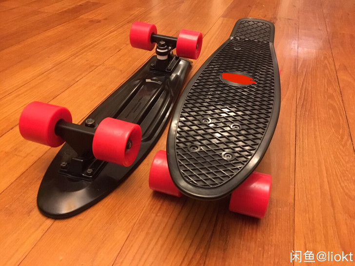 性能小鱼板 刷街板 滑板 红与黑