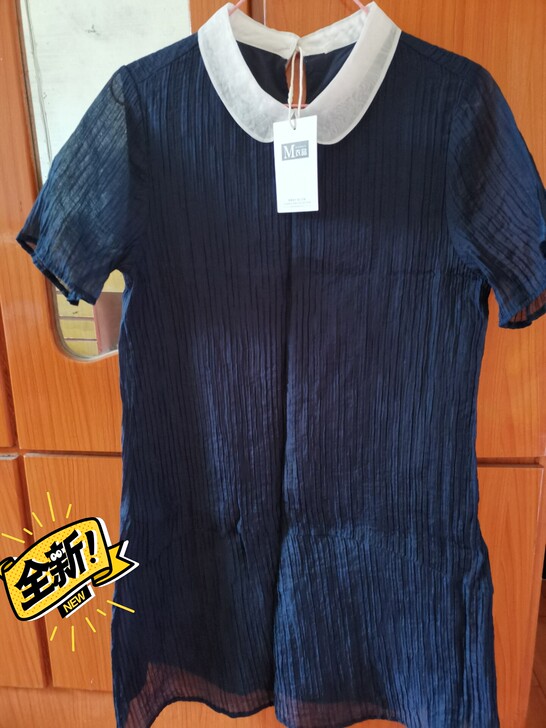 藏青色连衣裙 全新带吊牌,有内裙,上身很舒服