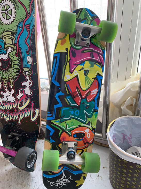 滑板一个长板一个小鱼板！两个200！