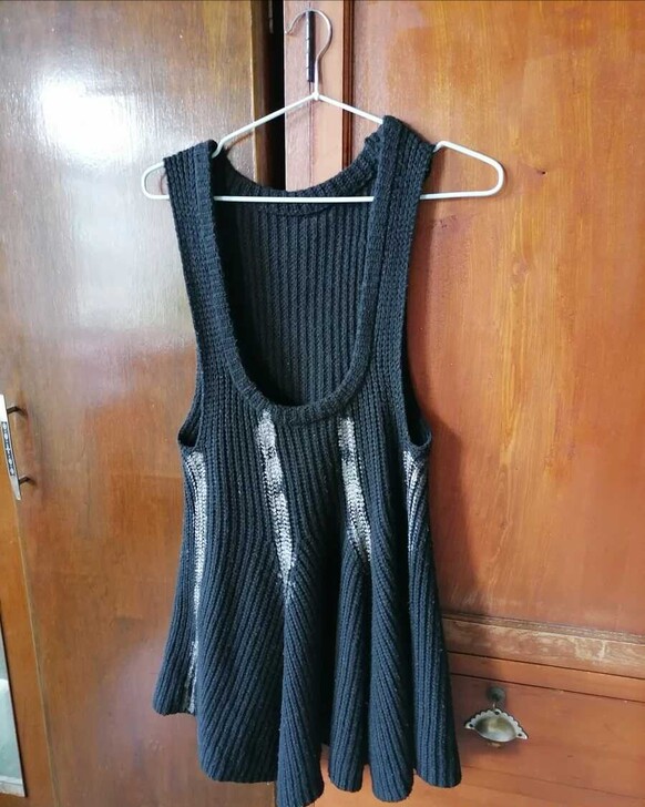 针织荷页裙，穿上效果非常好看，适合瘦一点，...