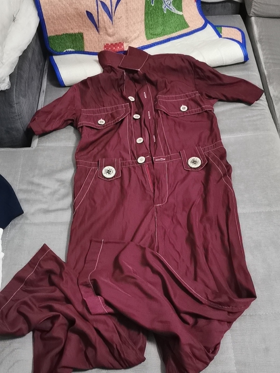 20红色连体裤,有腰带,156cm,45kg