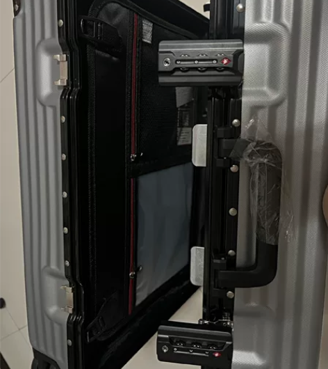 【全新结实耐用】 亏本出几十个全新的行李箱...