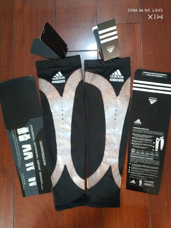 adidas能量条护臂两只装。实物拍摄。亏...