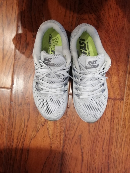 耐克运动鞋37.5 很新，孩子穿小了，一直...