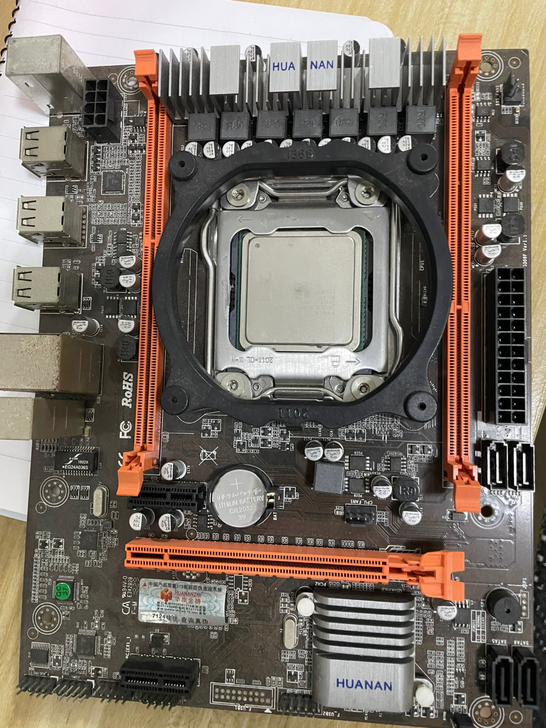 华南金牌x79 主板，送一个E5 1607...