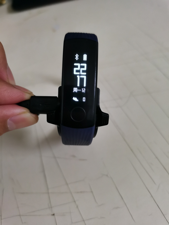荣耀手环3，收拾东西发现的，有两年了，没怎...